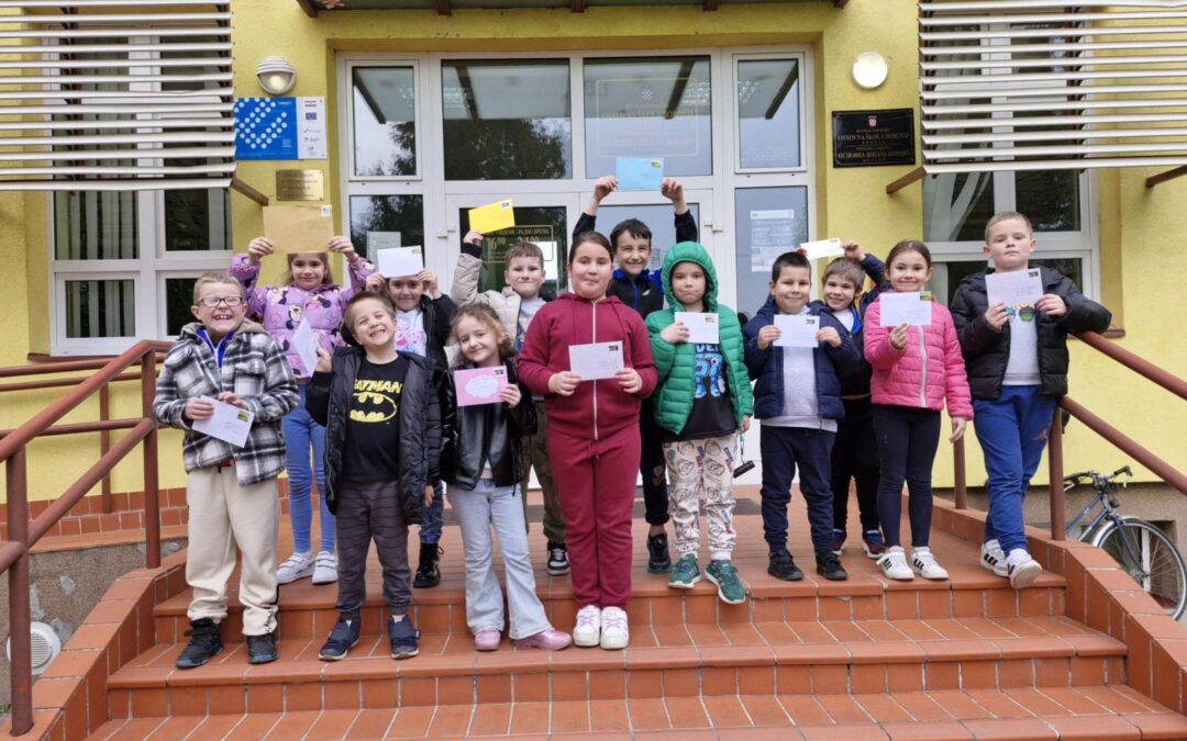 Prvačići poslali svoja prva pisma / Првачићи послали своја прва писма