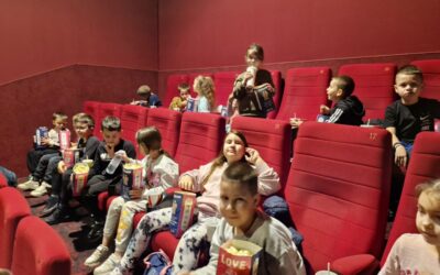 Učenici OŠ Borovo gledali film „Glavonja“ i prošetali do park-šume Adica / Ученици ОШ Борово гледали филм „Главоња“ и прошетали до парк-шуме Адица